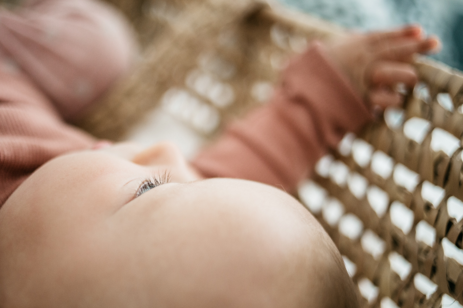 Read more about the article 7 Ideen für wunderschöne Babybilder – mit nur einem Motiv